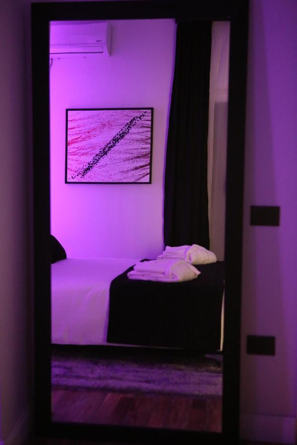 Dark Boutique Hotell Shkoze