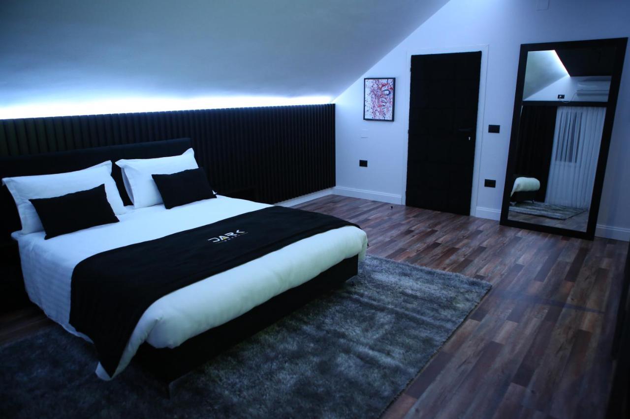 Dark Boutique Hotell Shkoze
