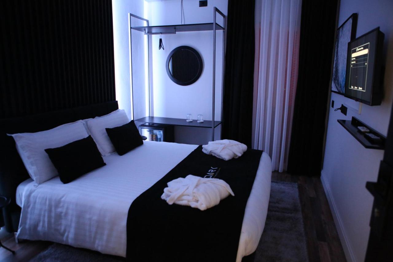 Dark Boutique Shkoze